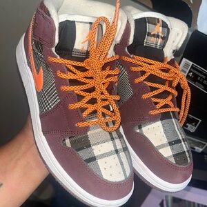 jordan retro 1 size 4y ships with box super nice